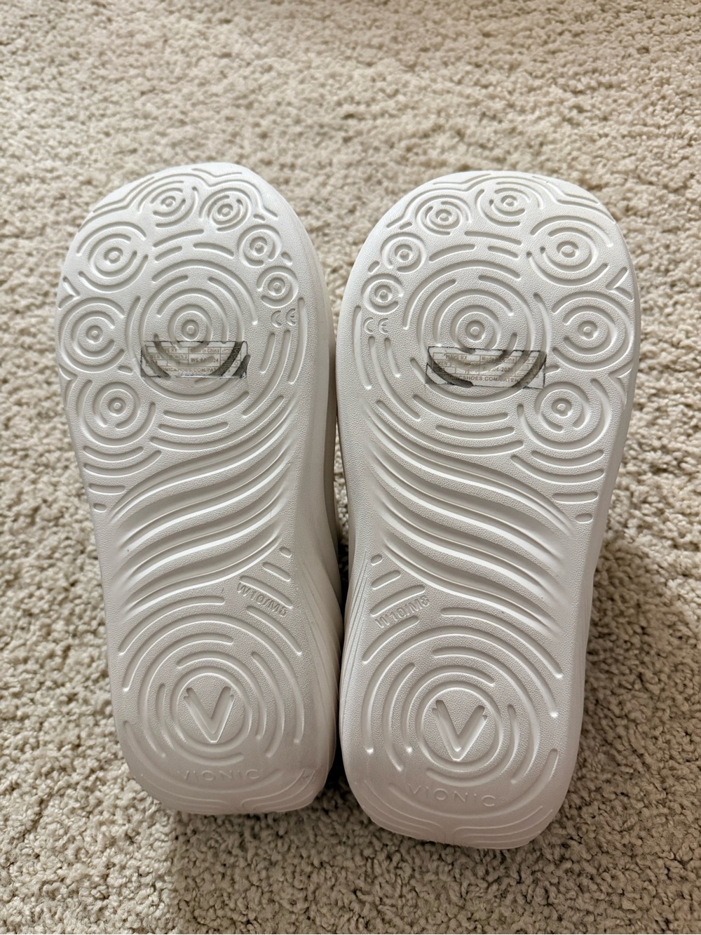 Vionic Relax Cream Slip-On Clog - Comfort. Size Women 10. - Picture 6 of 9